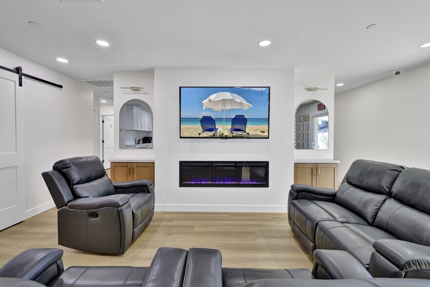 More Photos Of 10865 E Sahuaro Dr, Scottsdale Assisted Living For Sale