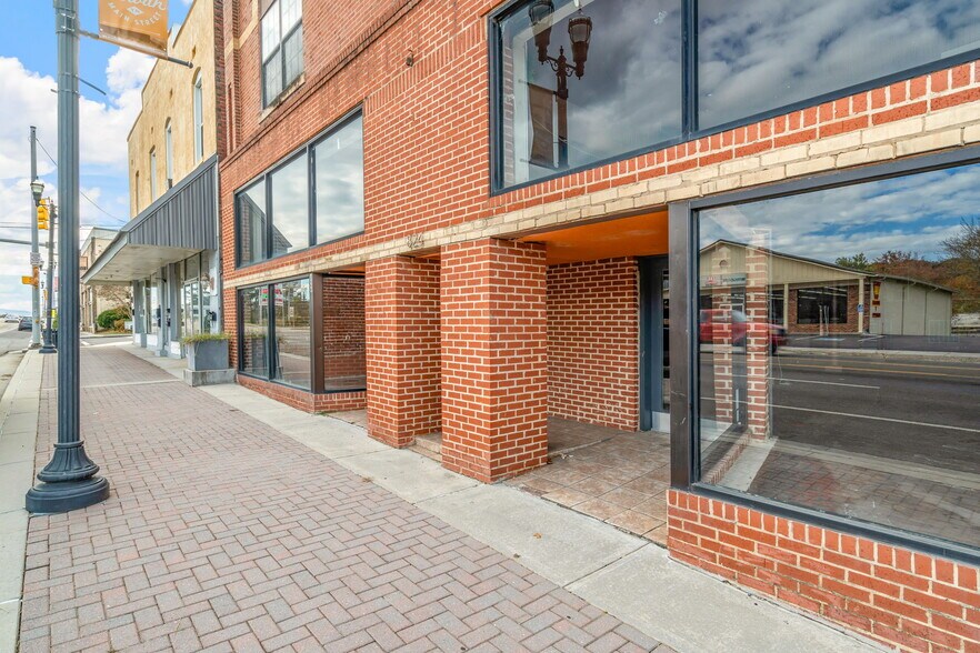 More Photos Of 824 Tennessee Ave, Etowah Storefront Retail Office For Sale