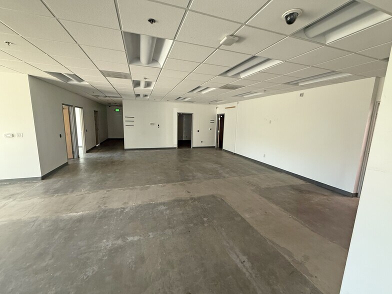 More Photos Of 15853 Monte St, Sylmar Distribution For Lease