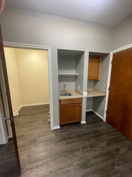 More Photos Of 17006 Seven Pines Dr, Spring Unknown For Lease