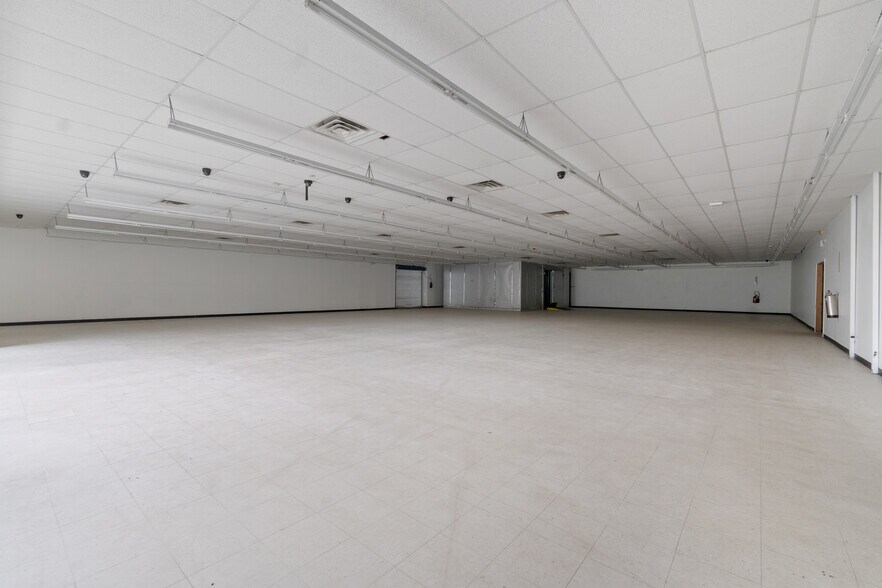 More Photos Of 722 S Highway 59, Decatur Freestanding For Lease