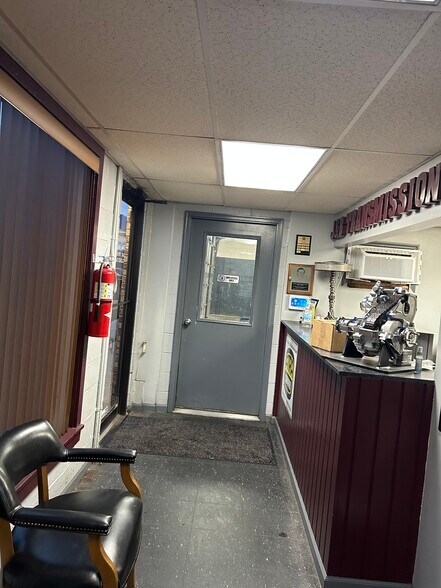 More Photos Of 2547 Valley St, Dayton Auto Repair For Sale