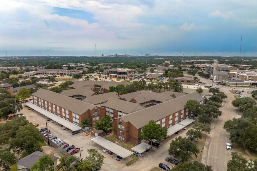 More Photos Of 2410 Memorial Dr, Bryan Apartments For Sale