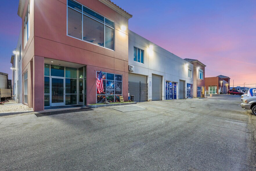 More Photos Of 4570 Donovan Way, North Las Vegas Light Distribution For Sale