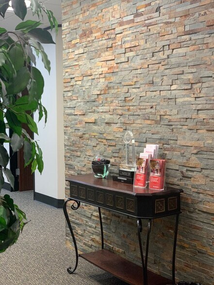 More Photos Of 1525 Lake Front Cir, The Woodlands Office For Lease