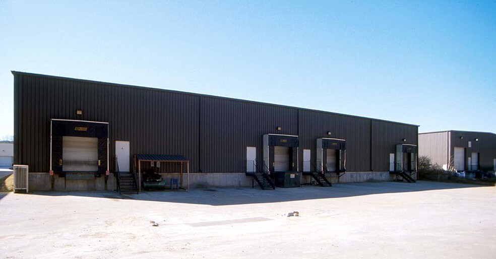 More Photos Of 205 Andrew Dr, Stockbridge Warehouse For Lease