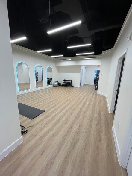 More Photos Of 10220 W State Road 84, Davie Flex For Lease