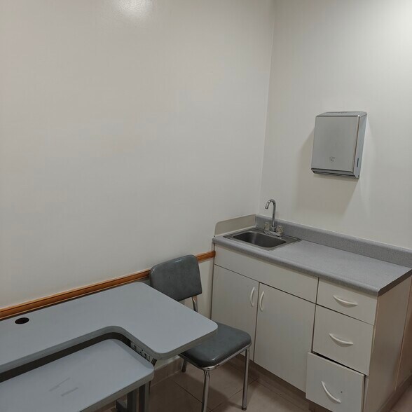 More Photos Of 326-328 N Maclay Ave, San Fernando Medical For Lease