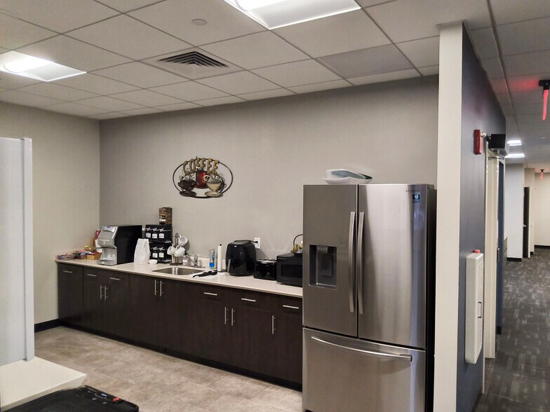 More Photos Of 200 Great Pond Dr, Windsor Office For Lease