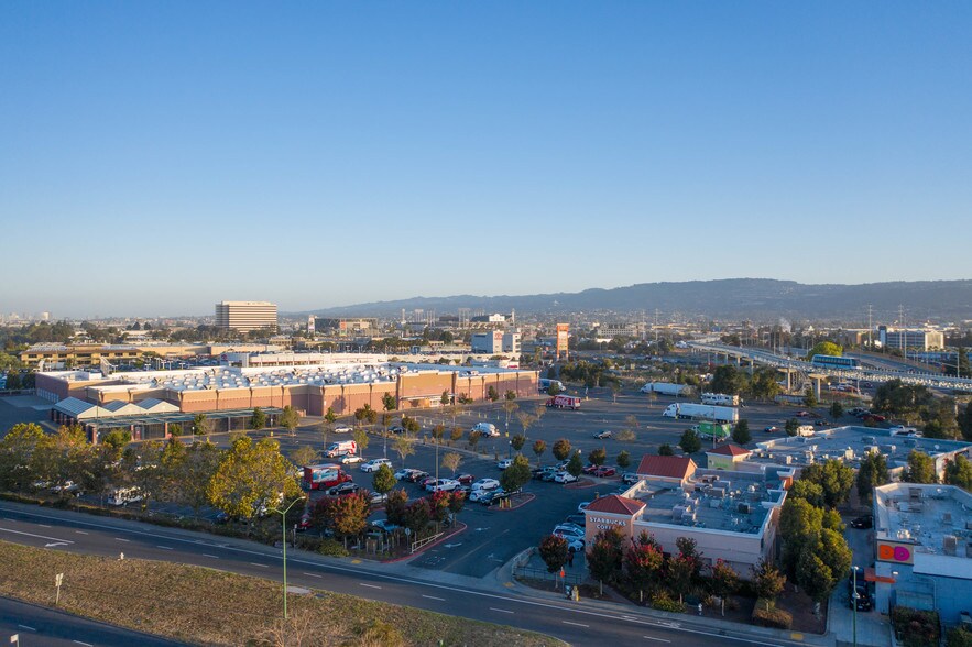 More Photos Of 8400 Edgewater Dr, Oakland Unknown For Lease