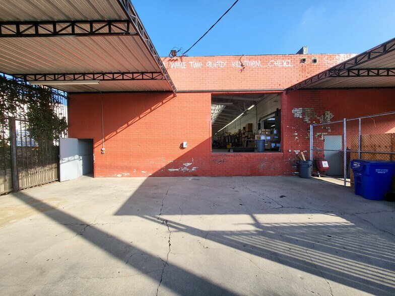 More Photos Of 219 E 32nd St, Los Angeles Warehouse For Lease