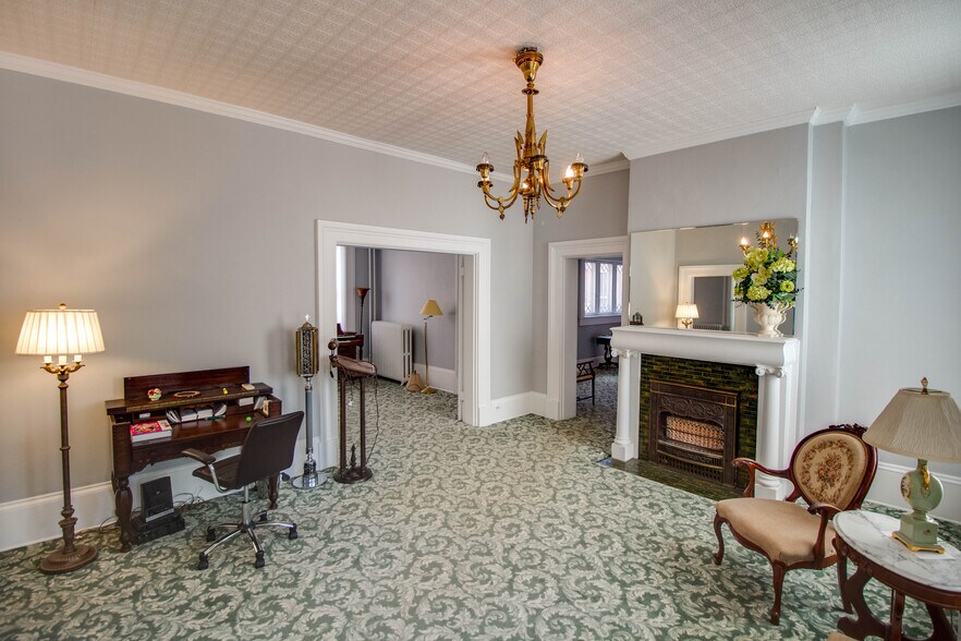 More Photos Of 212 E Main St, Carlinville Office Residential For Sale