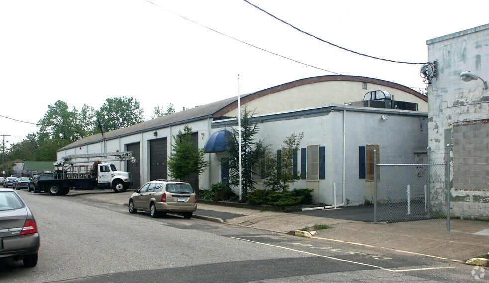 Primary Photo Of 125 Front St, Bridgeport Warehouse For Sale