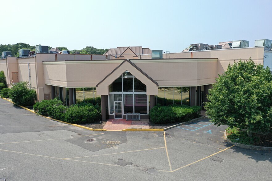 More Photos Of 248-268 W Montauk Hwy, Hampton Bays Unknown For Lease