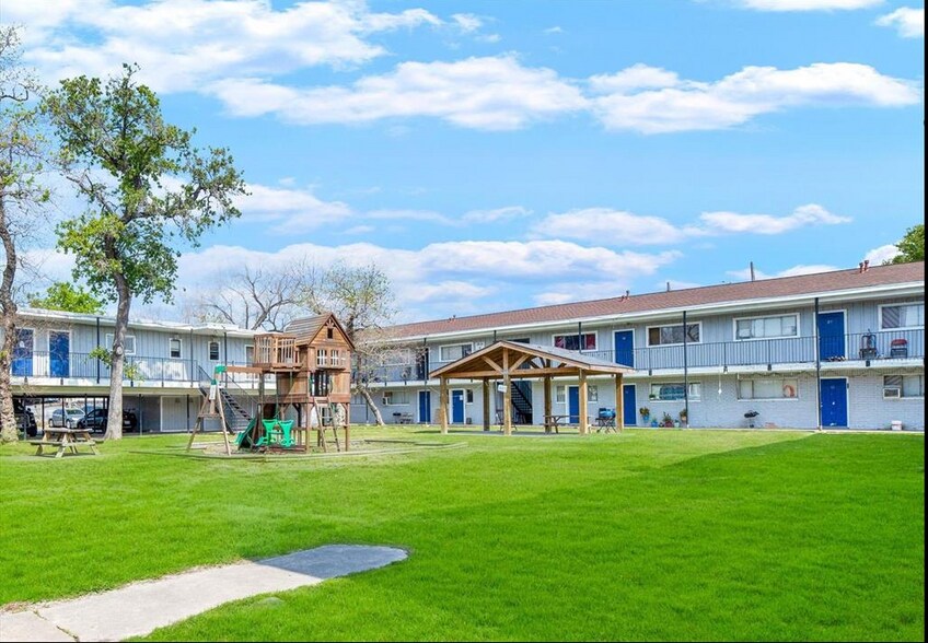 Primary Photo Of 2811 Broad St, Houston Apartments For Sale