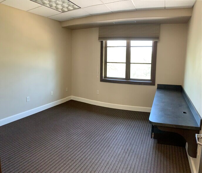 More Photos Of 401 Ranch Road 620 S, Lakeway Medical For Sale