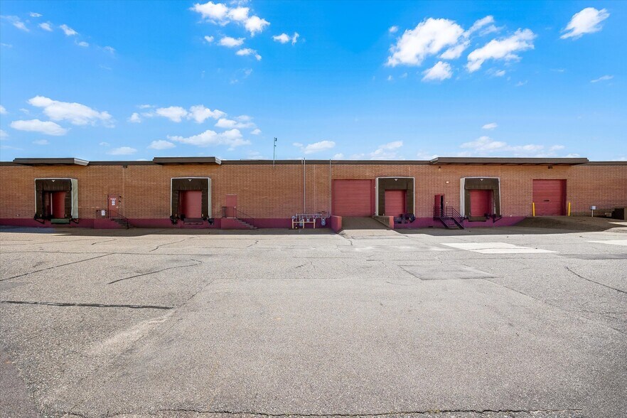 More Photos Of 130-150 Eva St, Saint Paul Warehouse For Sale