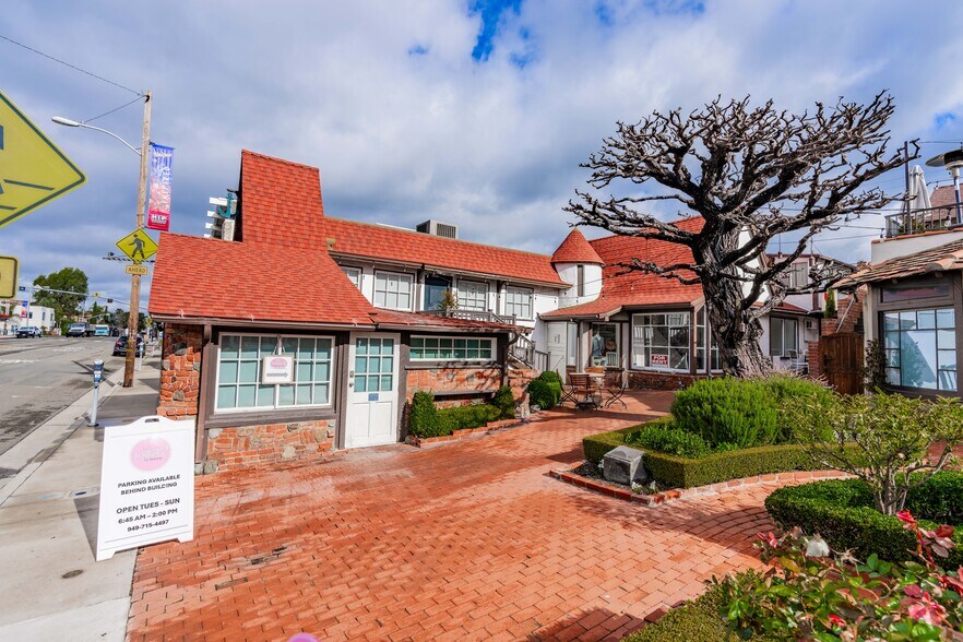 More Photos Of 1400 Glenneyre St, Laguna Beach Storefront Retail Office For Sale