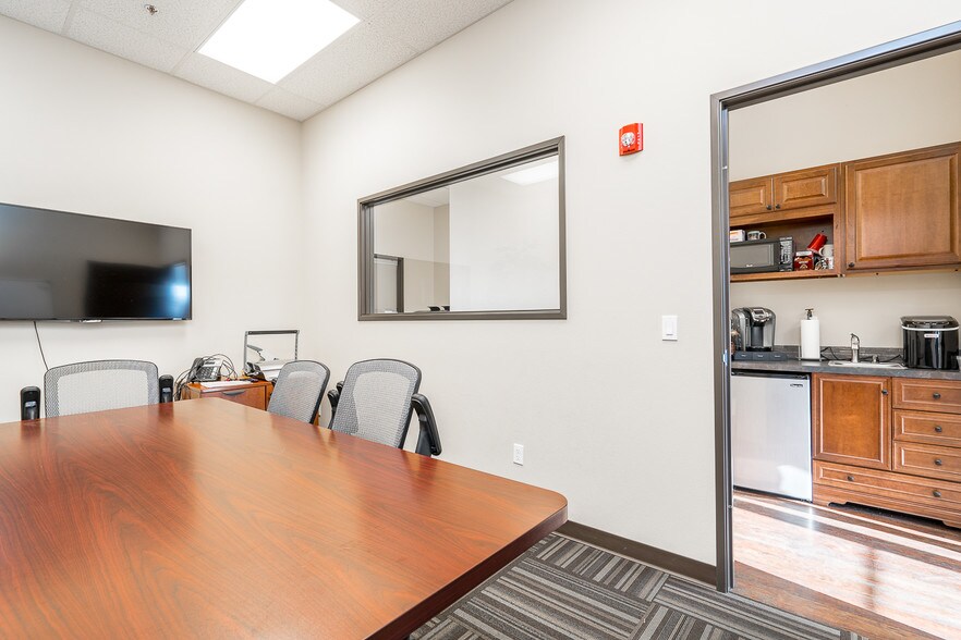 More Photos Of 5453 Ridgeline Dr, Kennewick General Retail For Lease