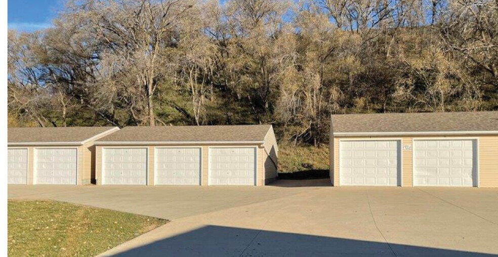 More Photos Of 2807 Lincoln Way, Sioux City Apartments For Sale