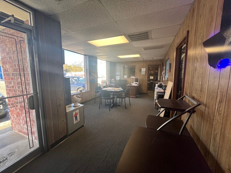 More Photos Of 10646 Gulfdale St, San Antonio Unknown For Lease