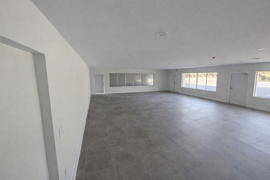 More Photos Of 4726 US-41, Sarasota Religious Facility For Lease