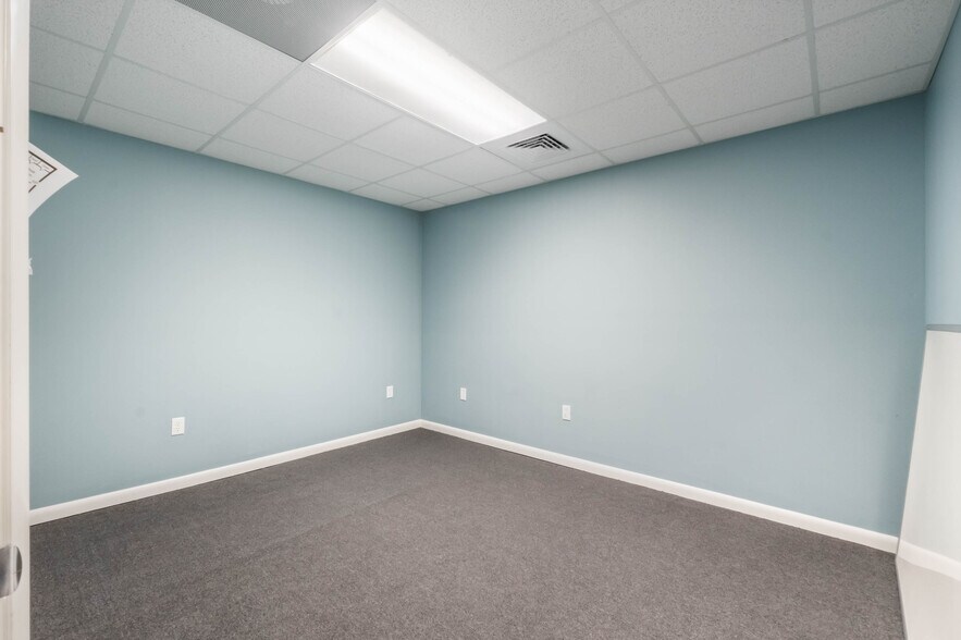 More Photos Of 1599 Tropical Ct, Tavares Medical For Lease