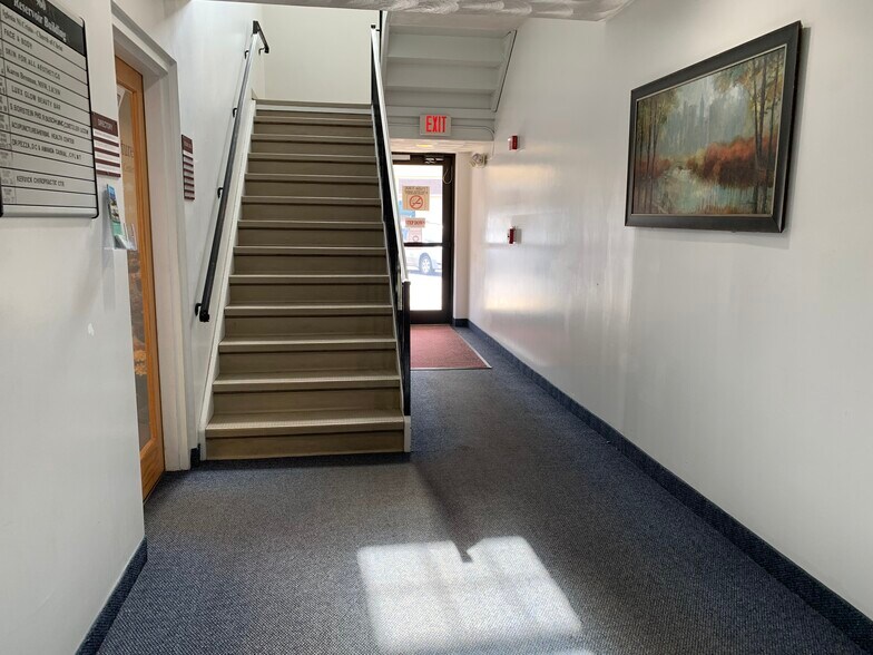 More Photos Of 960 Reservoir Ave, Cranston Office For Lease