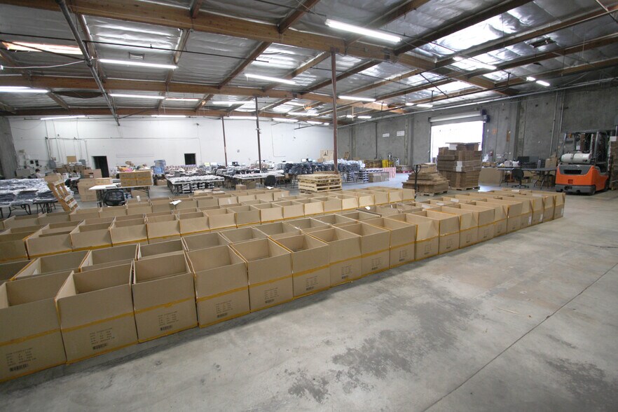 More Photos Of 1101 E 16th St, Los Angeles Warehouse For Lease