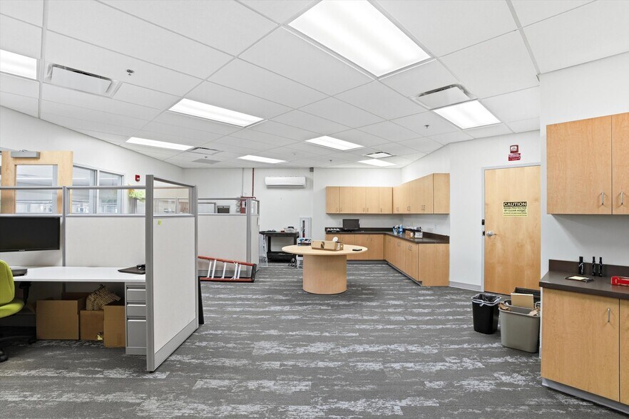 More Photos Of 15 Roszel Rd, West Windsor Office For Sale