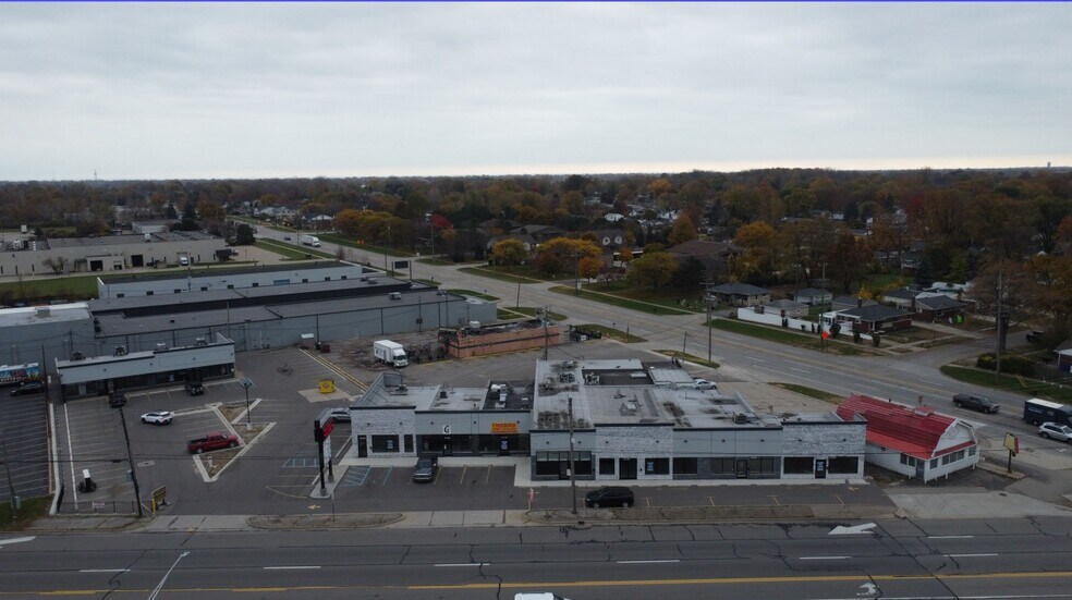 Primary Photo Of 33190-33196 Groesbeck Hwy, Fraser Storefront Retail Office For Lease