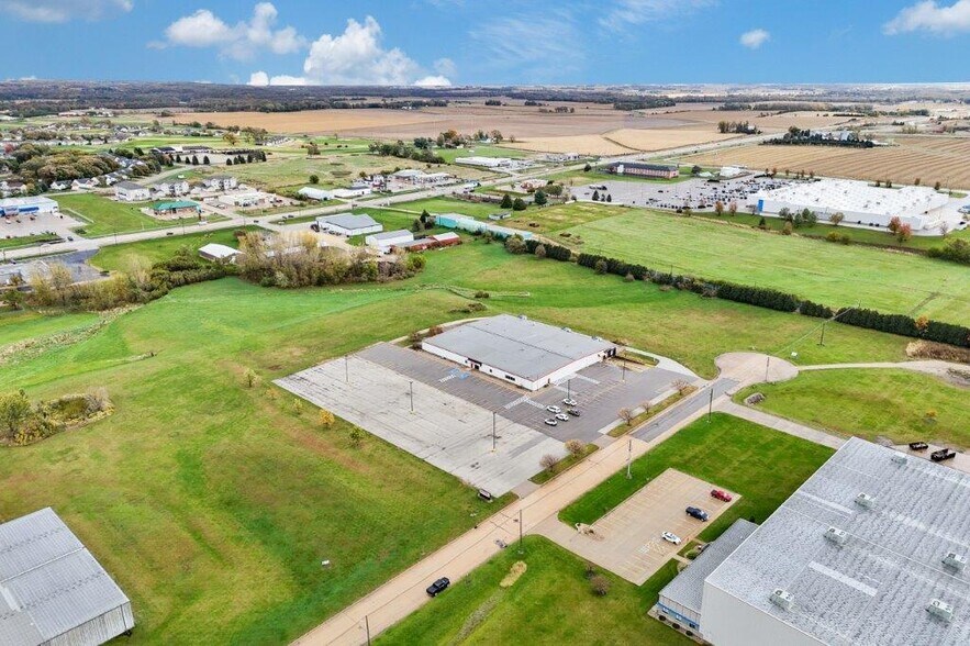 More Photos Of 1919 SW 8th St SW, Waverly Manufacturing For Sale