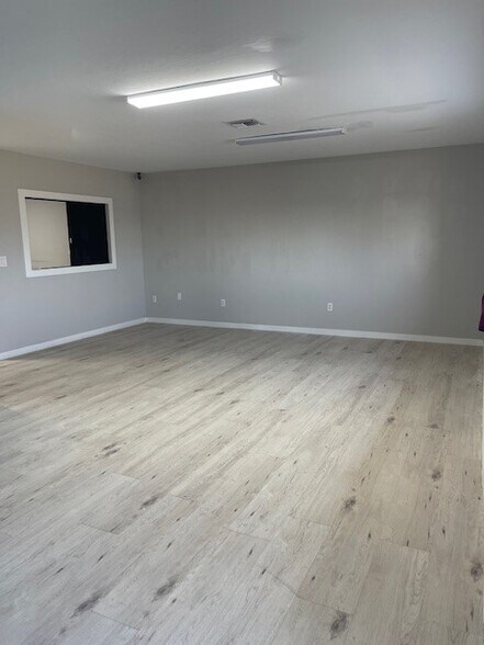 More Photos Of 1030 SE 12th Ct, Cape Coral Warehouse For Sale