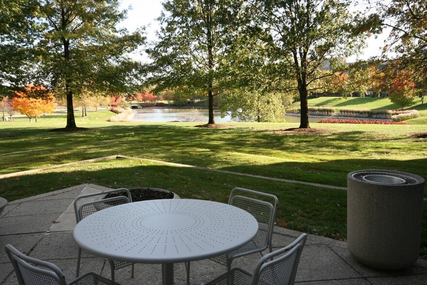 More Photos Of 8425 Woodfield Crossing Blvd, Indianapolis Office For Lease