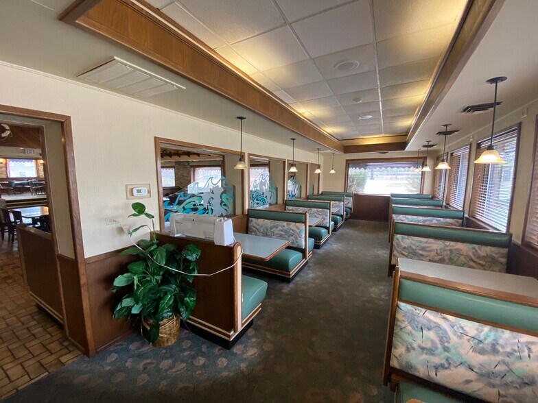 More Photos Of 88 E Grand Ave, Fox Lake Restaurant For Sale
