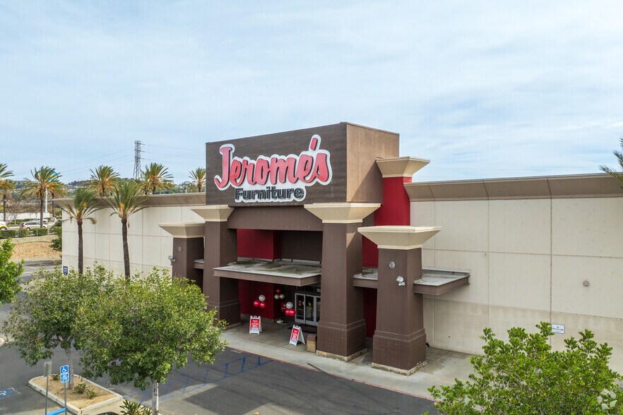 More Photos Of 1011-1021 N Tustin Ave, Anaheim Freestanding For Lease