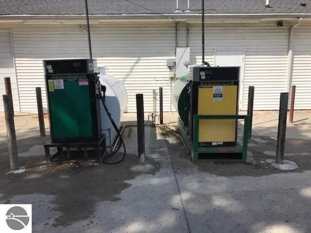 More Photos Of 10673 W Saint Charles Rd, Sumner Service Station For Sale