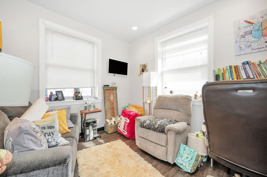 More Photos Of 4920 Belair Rd, Baltimore Office For Sale