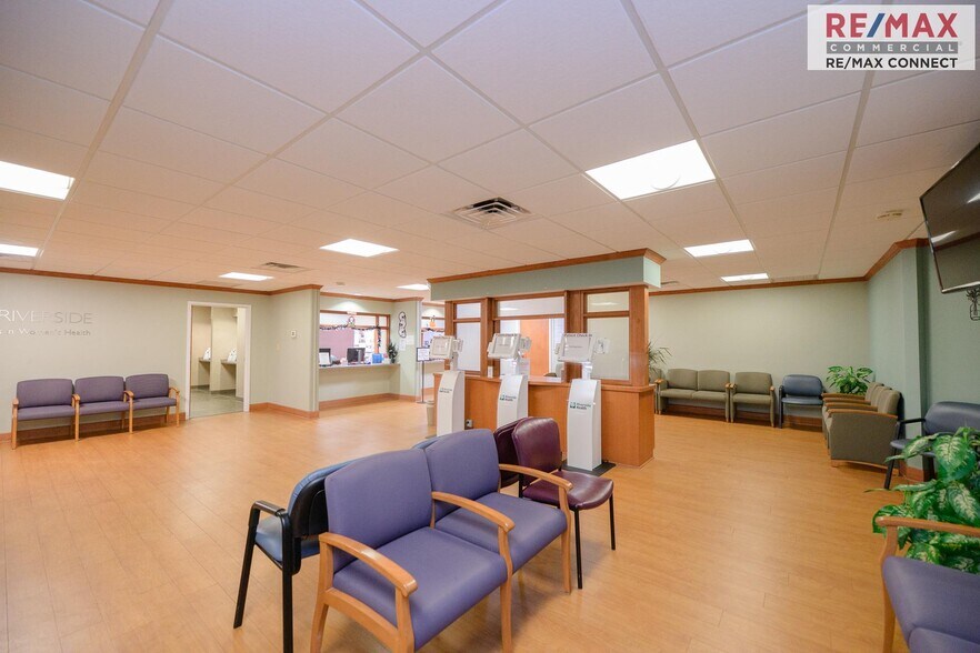 More Photos Of 401 Oyster Point Rd, Newport News Medical For Sale