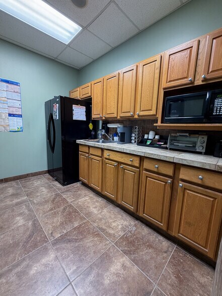 More Photos Of 189 Old York Rd, New Cumberland Warehouse For Lease