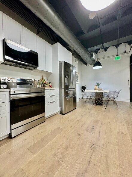 More Photos Of 731 S Broadway, Los Angeles Loft Creative Space For Lease