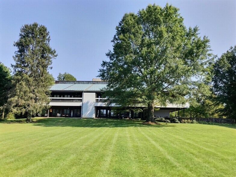 More Photos Of 2421 Ivy Rd, Charlottesville Office For Lease