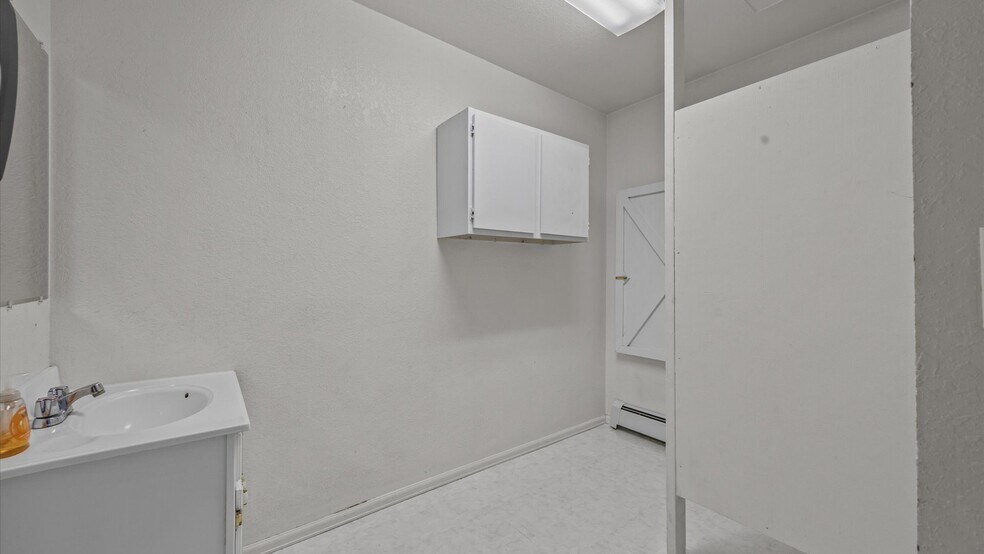 More Photos Of 2935 Patterson Rd, Grand Junction Specialty For Sale