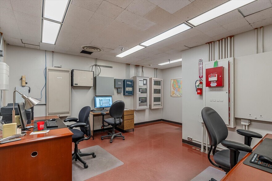 More Photos Of 400 Texas St, Shreveport Office For Sale