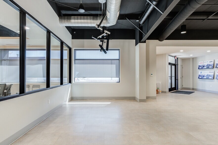 More Photos Of 2405 114th St, Lubbock Office For Sale