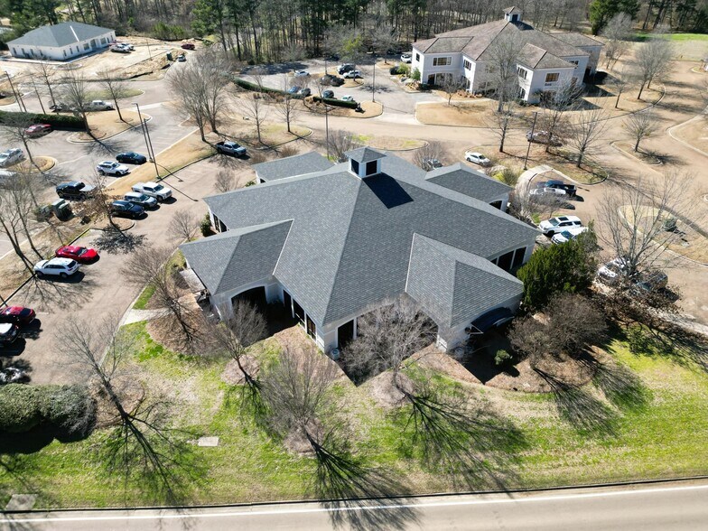 More Photos Of 601 Crescent Blvd, Madison Office For Lease
