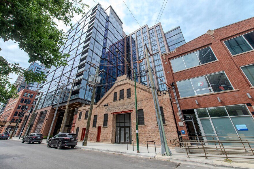 Primary Photo Of 210-212 N Aberdeen St, Chicago Apartments For Lease