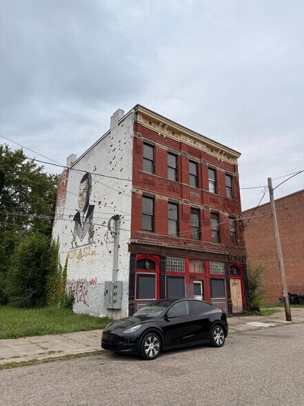 More Photos Of 1913 Central Ave, Cincinnati Office Residential For Sale