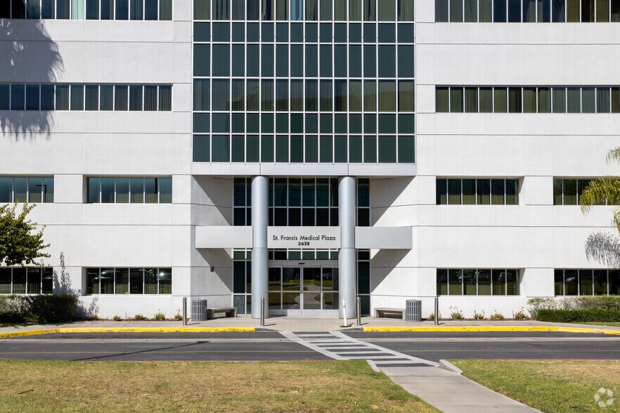 More Photos Of 3628 E Imperial Hwy, Lynwood Medical For Lease