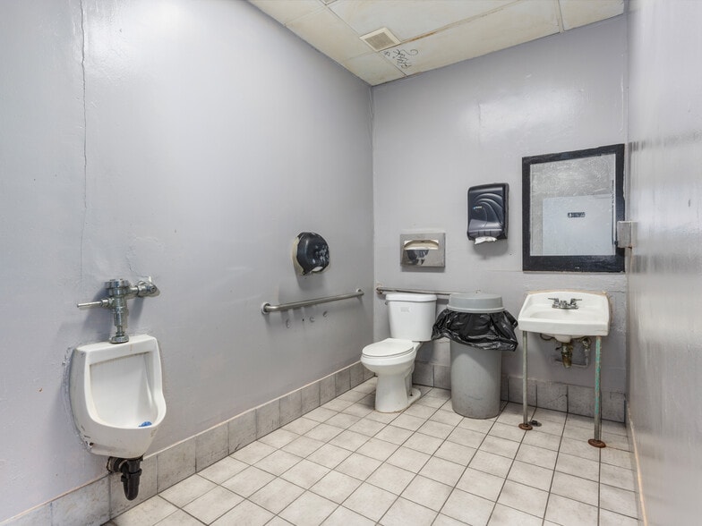 More Photos Of 400-408 Main St, El Segundo Storefront For Lease